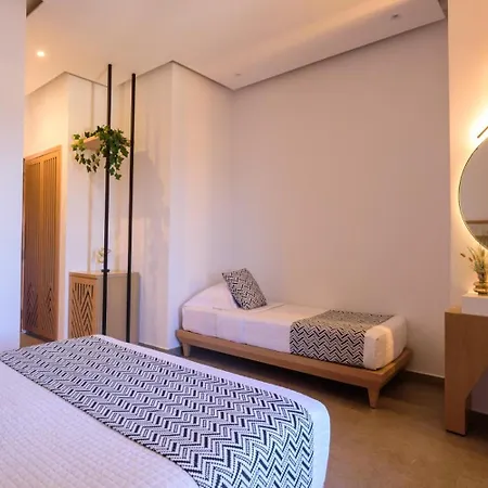 아스티르 티라 2*